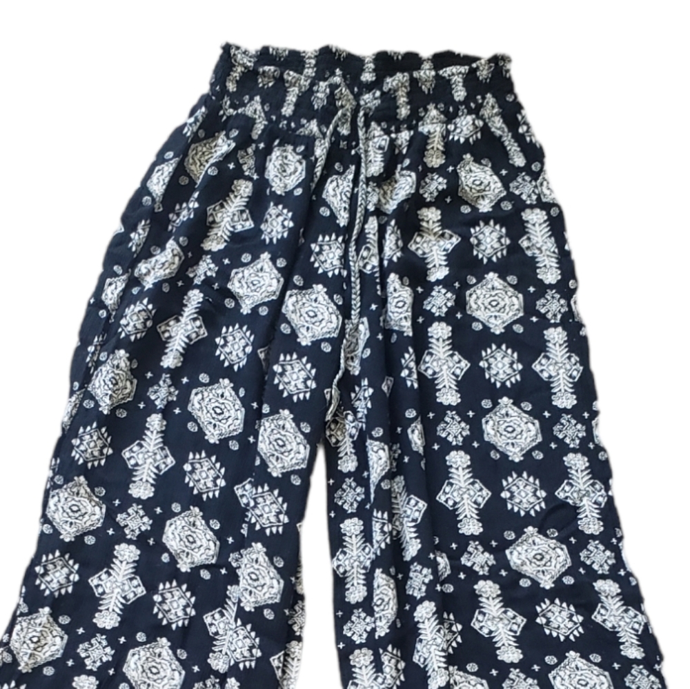 Mudd Bohemian Pants. Wide Leg. Design. Black. Meduim. Boho. Juniors
